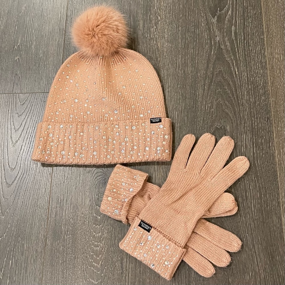 Victoria’s Secret hat and gloves set